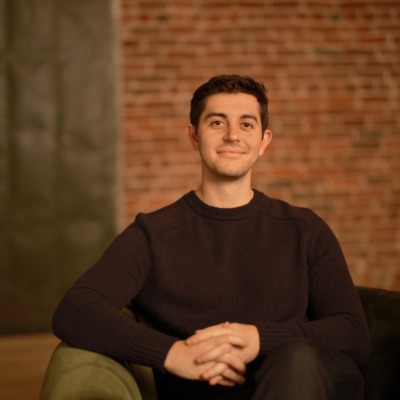 ERICHELFGOTT_8158-1639×2048